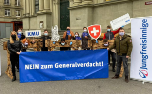 Jungfreisinnige am Pranger gegen die Konzern-Initiative